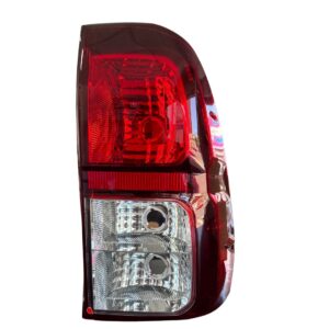 Faro trasero derecho Toyota Hilux 16/
